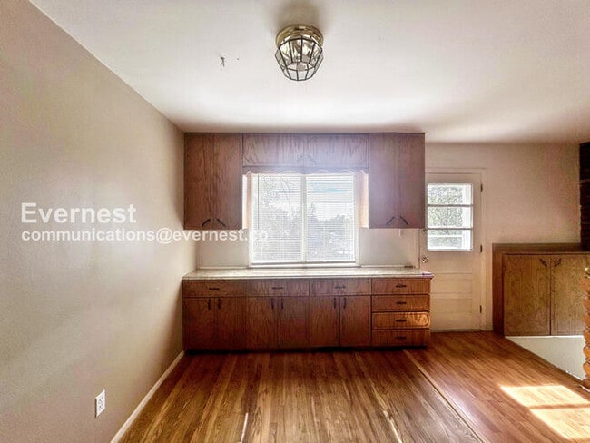 Foto del edificio - 1409 Laurette Dr