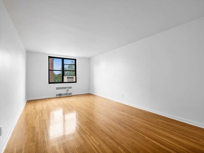 Building Photo - 2 West End Ave