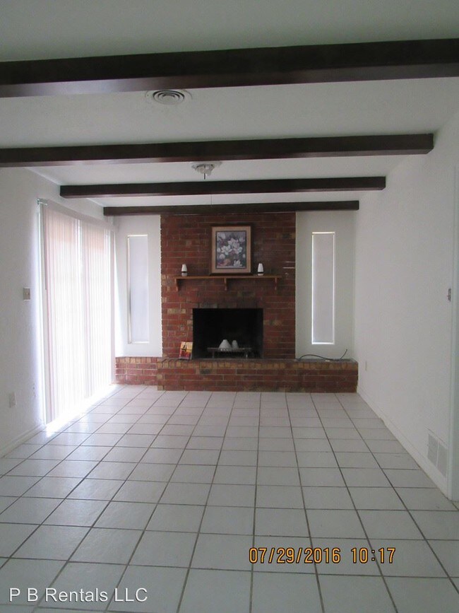 Building Photo - 4202 SE Elmhurst Ln