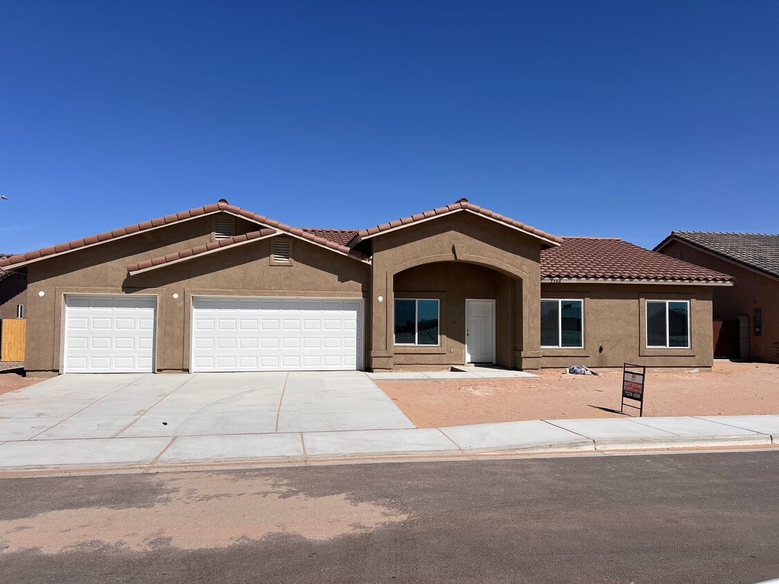 Primary Photo - SAGUARO DESERT/ Move-In Ready!