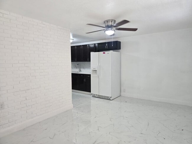 Building Photo - 1813 Hacienda Way