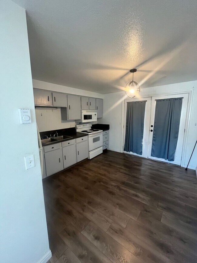 Foto del edificio - CS-South Main Street Duplex