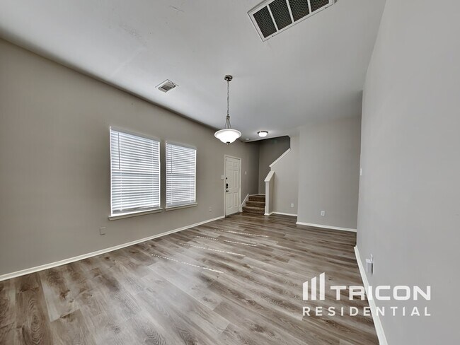 Foto del edificio - 6438 Provident Green Dr