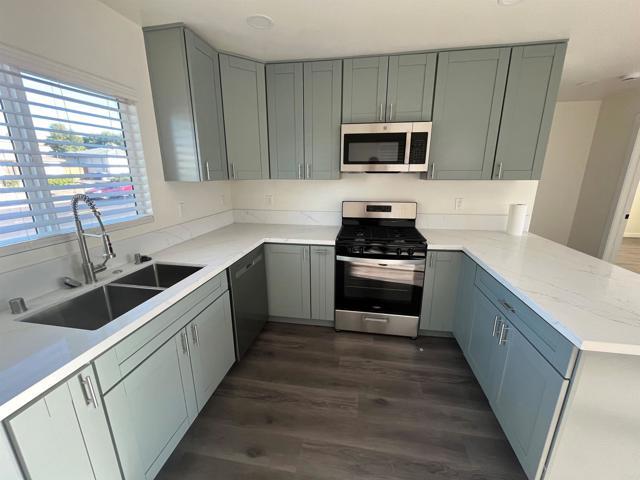 Building Photo - 2110 L Ave