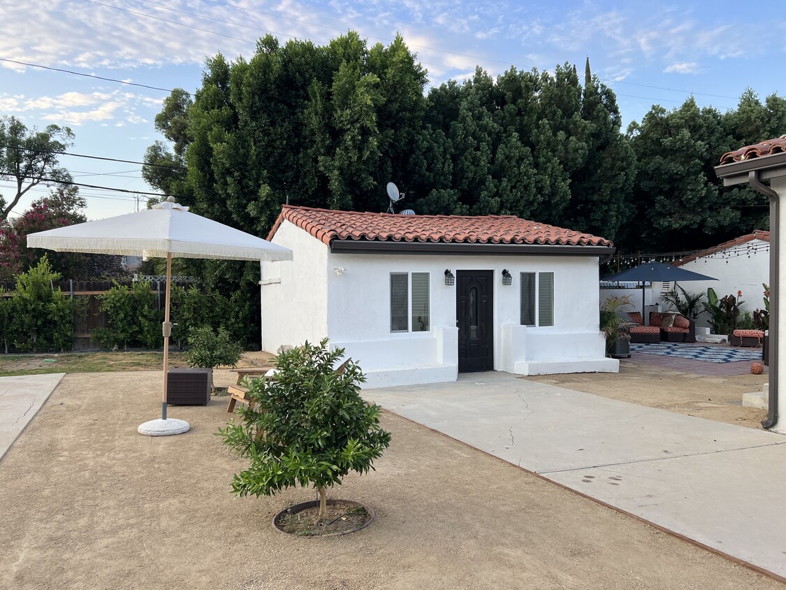 22031 Del Valle St, Woodland Hills, CA 91364 House Rental in Woodland