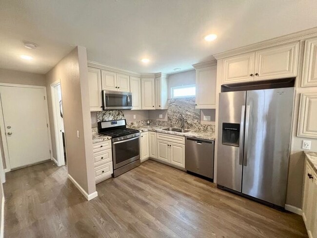 Building Photo - Cozy 1-Bedroom Duplex in La Mesa – Fully R...