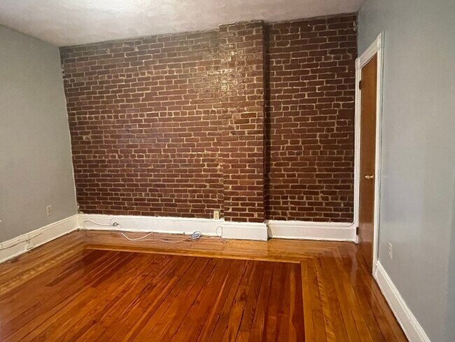 Building Photo - 76 Florida St