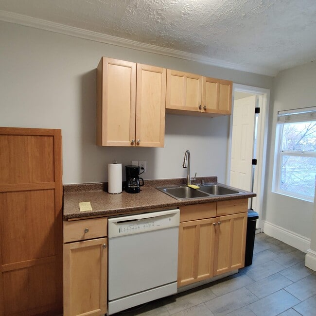 Building Photo - 380 E 800 S