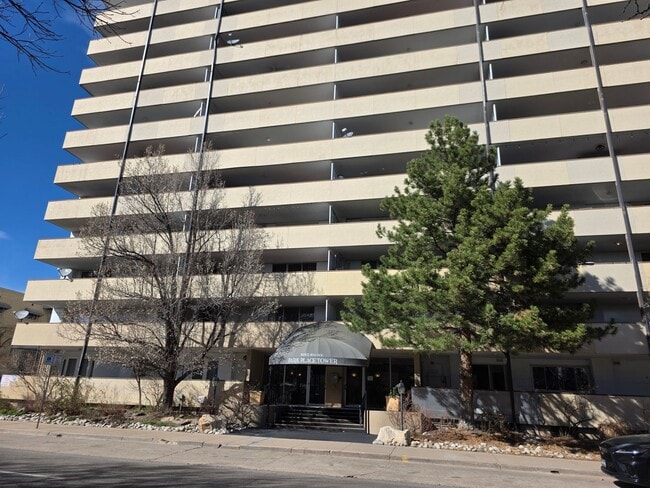 Photo - Location, Location… and Absolutely Incredible Views! Apartment