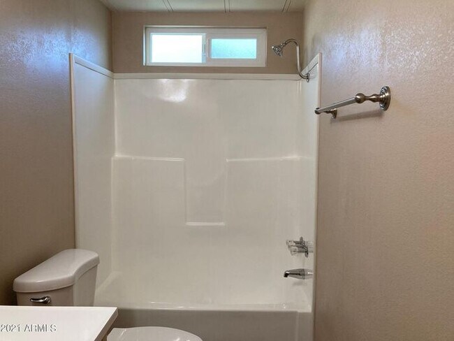 Building Photo - RENT TO OWN! MOVE IN READY! 2 BED 2 BATH M...