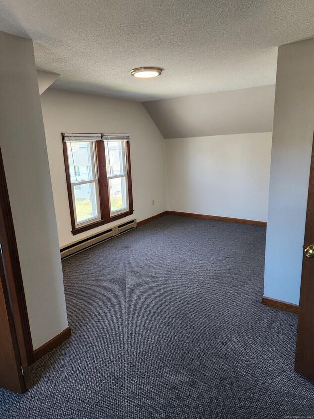 93 Hoffman St, Torrington, CT 06790 Room for Rent in Torrington, CT