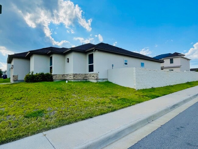 Building Photo - 6021 Amir Dr