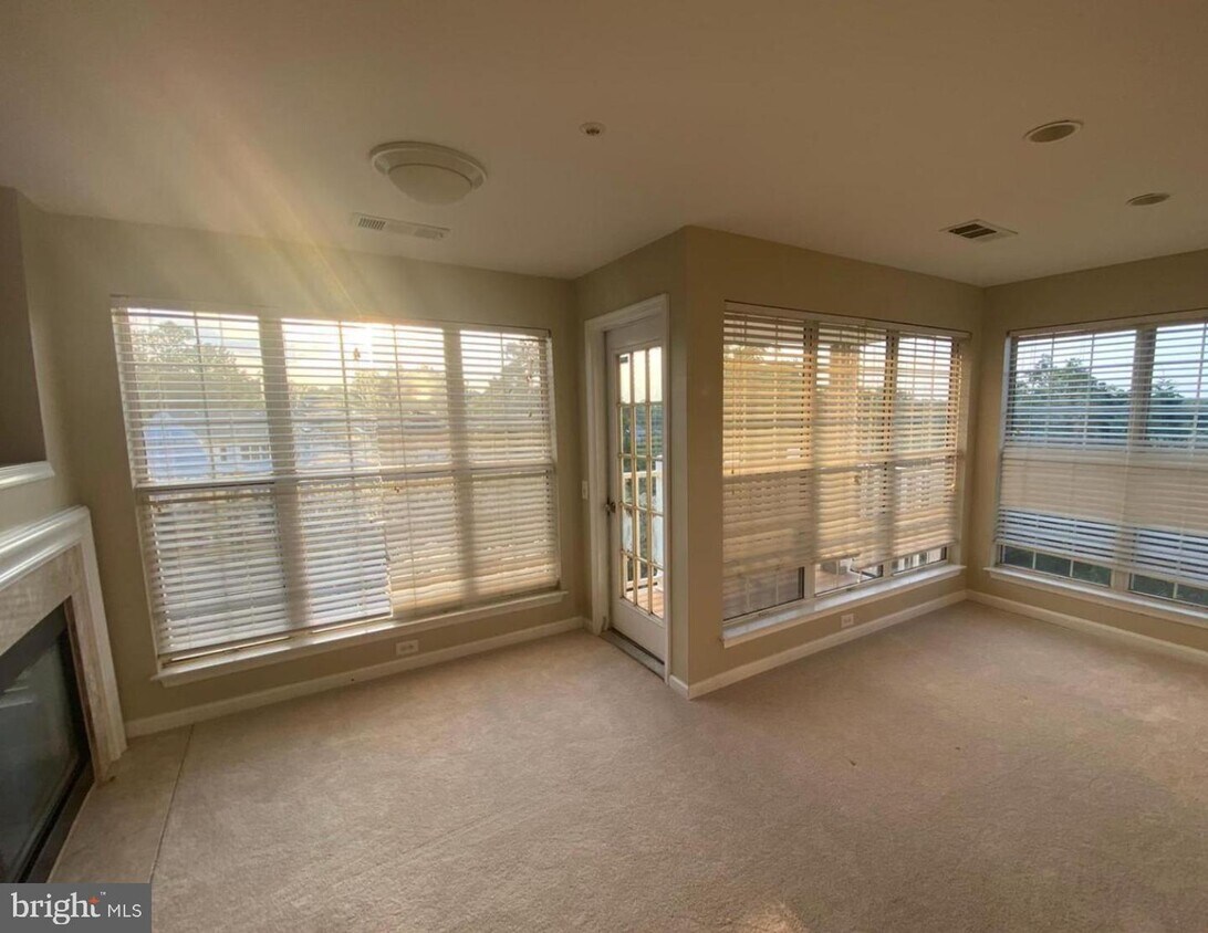 Building Photo - 11712 Tolson Pl