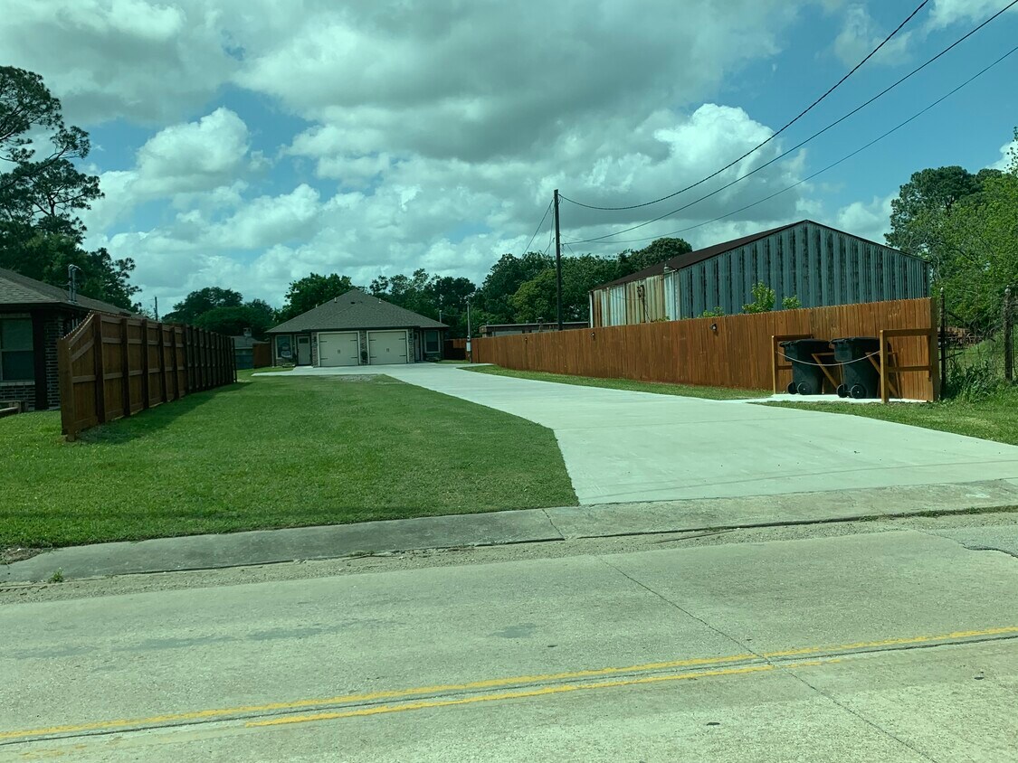 3500 Avenue H Unit B, Nederland, TX 77627 Apartments in Nederland, TX