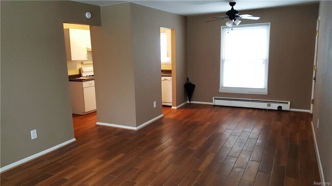 Foto del edificio - 745 N Stephenson Hwy