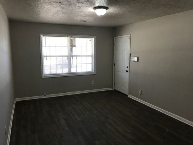 Building Photo - WOW! Come See this Amazing Unit Today!