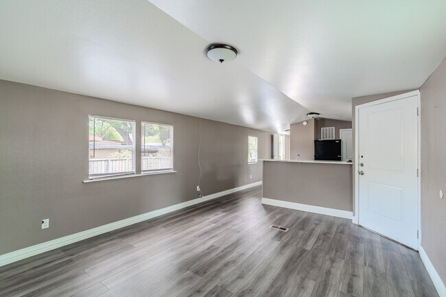 Building Photo - 5641 Kimber Ln
