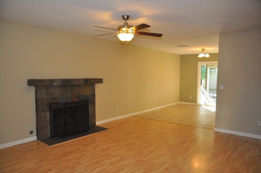 Building Photo - 1228 Bunker Hill Dr