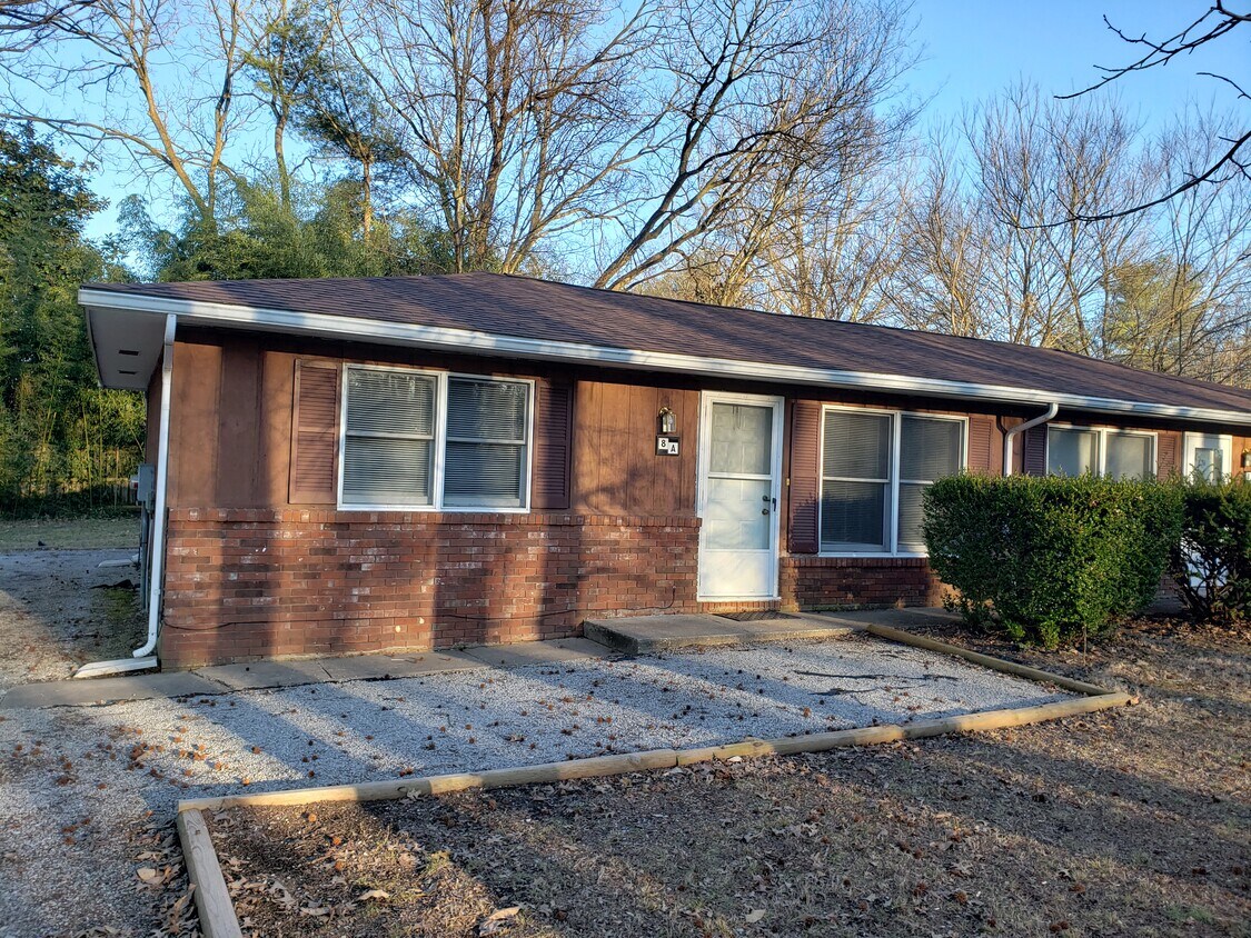 Building Photo - 8 Thornwood Ln