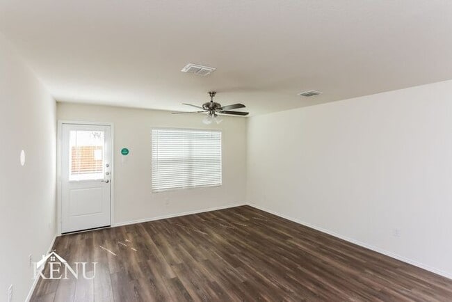 Foto del edificio - 4115 Wintergreen Dr