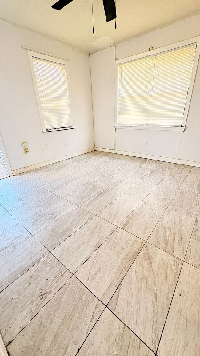 Foto del edificio - 2701 Brewster St