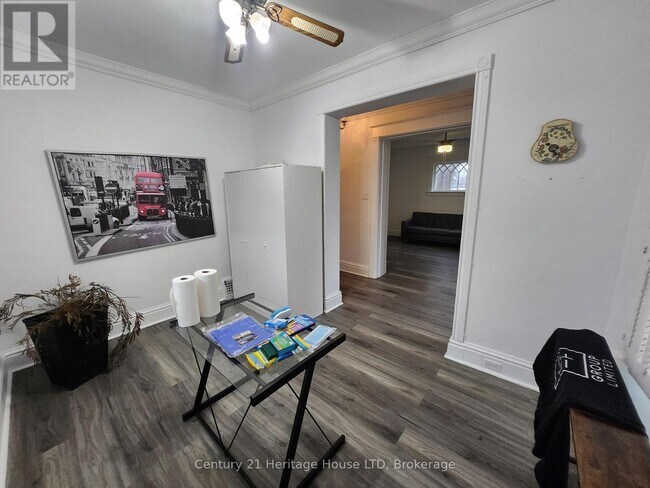 Photo du bâtiment - 8269 Willoughby Dr