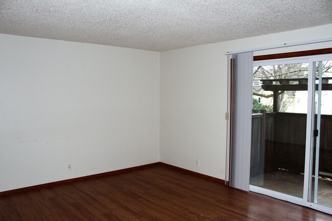 Building Photo - 1BD/1BA Apartment in Awesome Small Complex! Minutes from Downtown!