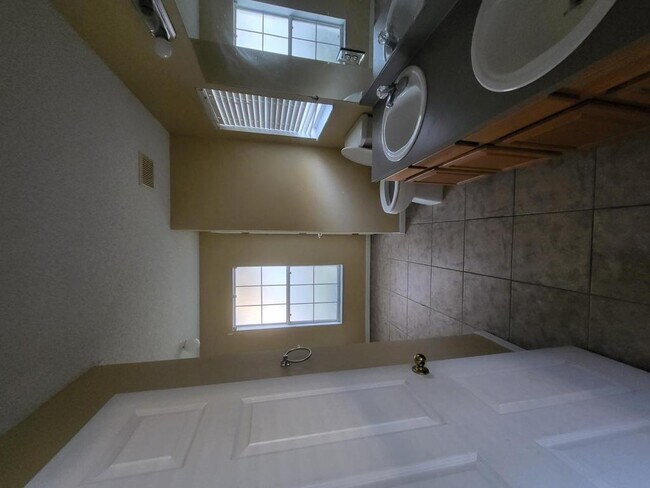Building Photo - 4280 Ventana Blvd