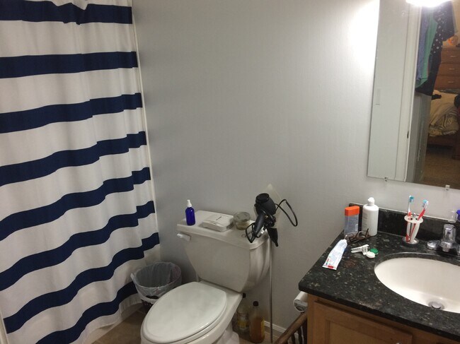 Bath 2 - 1041 State St NW