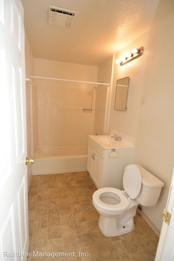 Building Photo - 464 Smith St