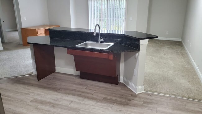 Foto del edificio - 3000 Fountainview Cir