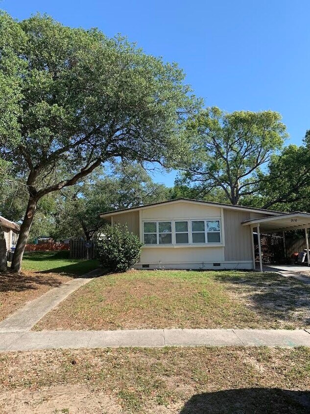 Foto principal - 916 Palermo Rd