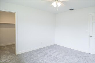 Building Photo - 911 SE 19th St Building Photo - 911 SE 19th St