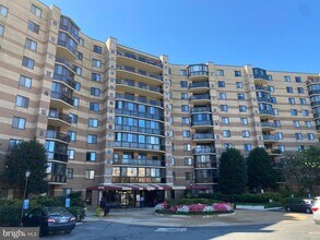 Building Photo - 8360 Greensboro Dr