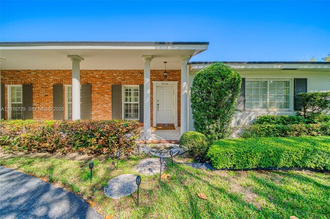 Foto del edificio - 7745 SW 144th St
