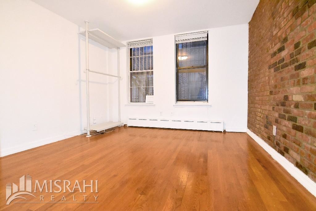 Primary Photo - 158 Orchard St