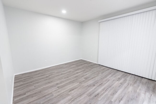 Interior Photo - 4532 Murietta Ave