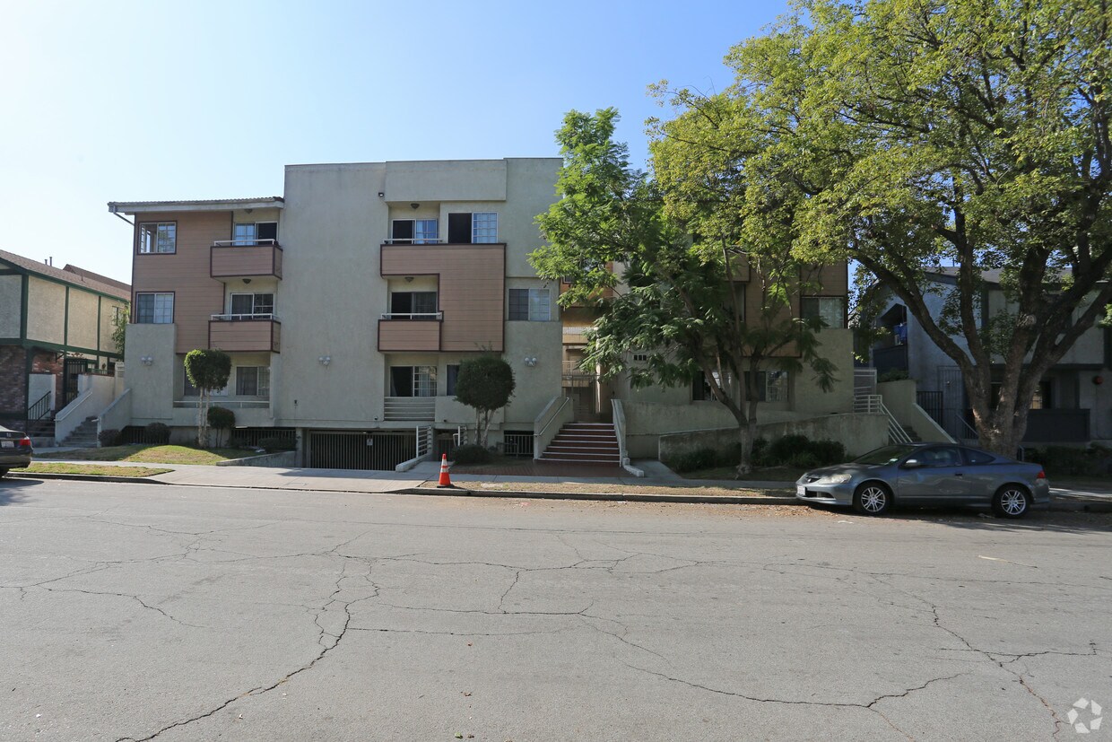 Building Photo - 456 Myrtle St