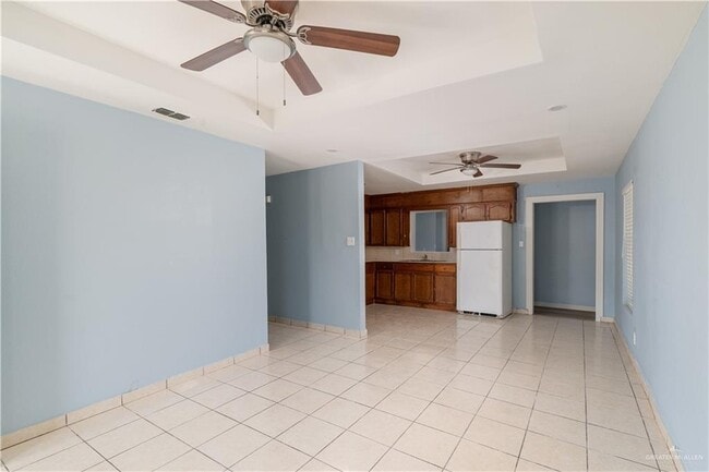 Building Photo - 228 E St John Dr