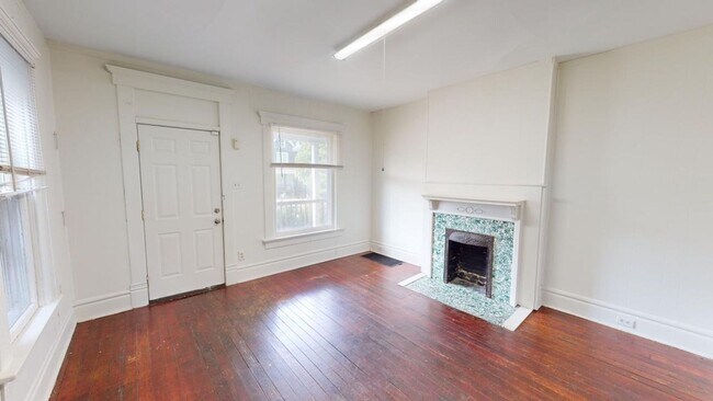 Foto del edificio - 46-48 West Blake Avenue