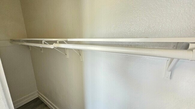 Building Photo - 1330 W 11th St