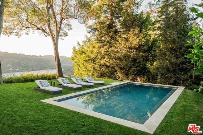 Building Photo - 1900 Bel Air Rd