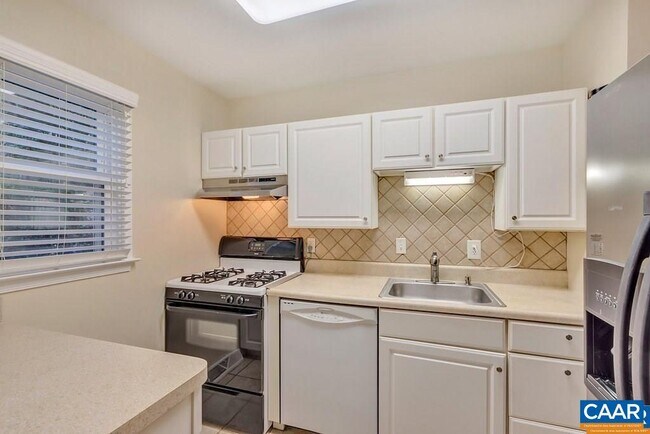 Foto del edificio - 142 Hessian Hills Cir