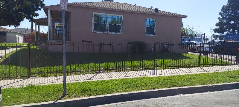 Photo - 9520 S Manhattan Pl (Los Angeles, CA)
