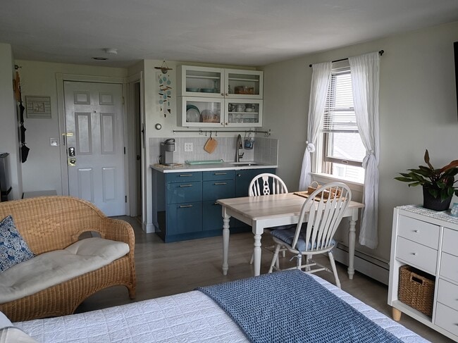 Kitchen/ Dining Area - 415 Ocean Blvd
