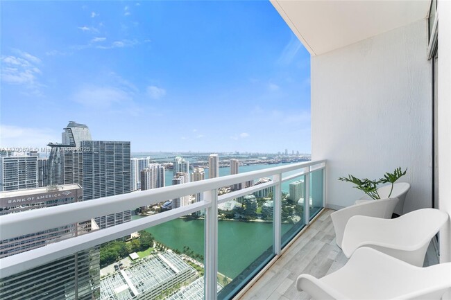 Foto del edificio - 950 Brickell Bay Dr