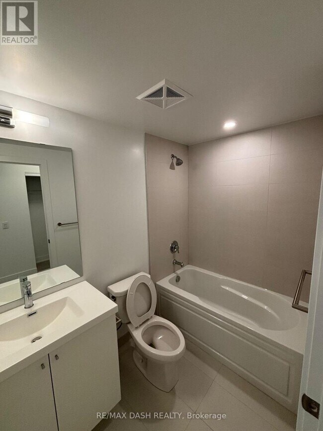 Photo du bâtiment - 2425-2425 Simcoe St N