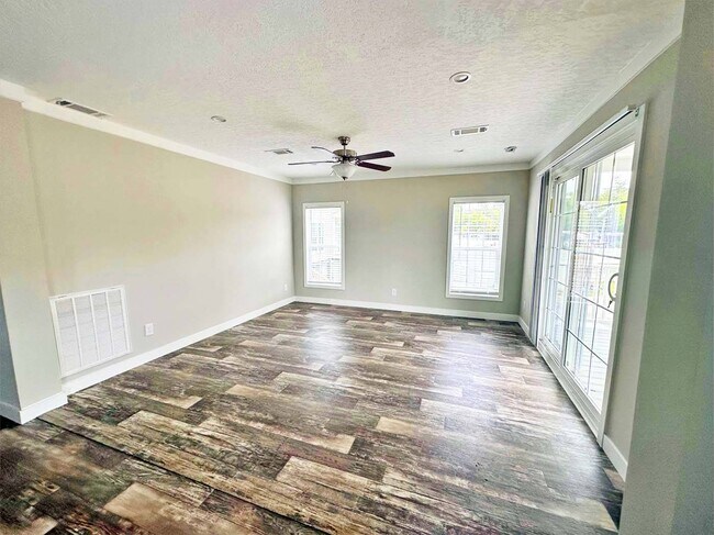 Foto del edificio - 8975 W Halls River Rd