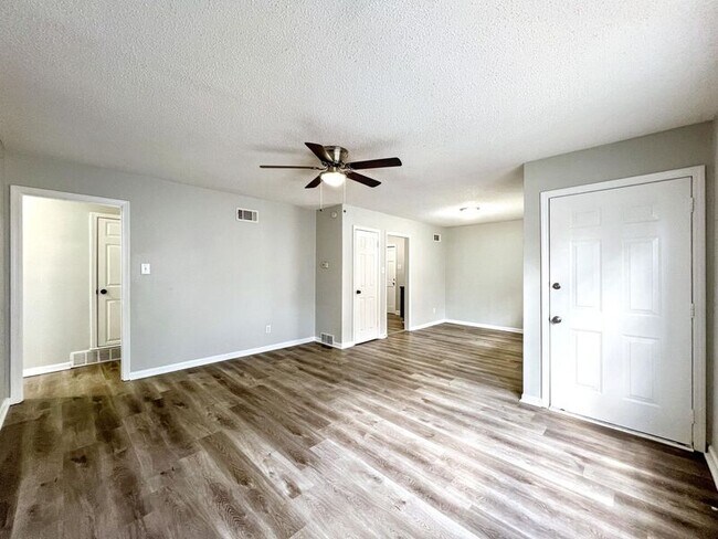 Foto del edificio - 3037 Bluffdale St