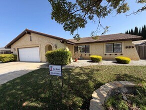 Building Photo - 818 Harrison Dr